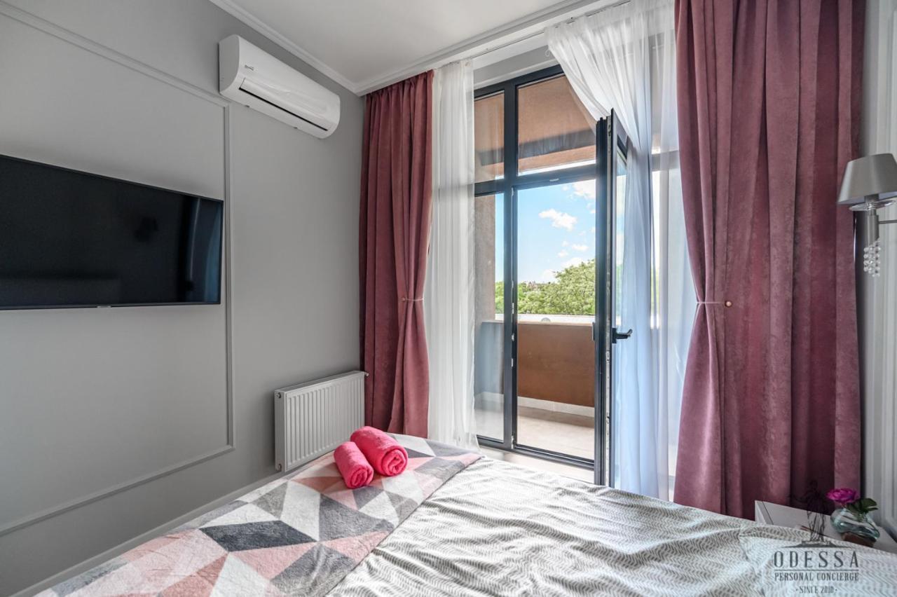 City Center New House Odessa Buitenkant foto