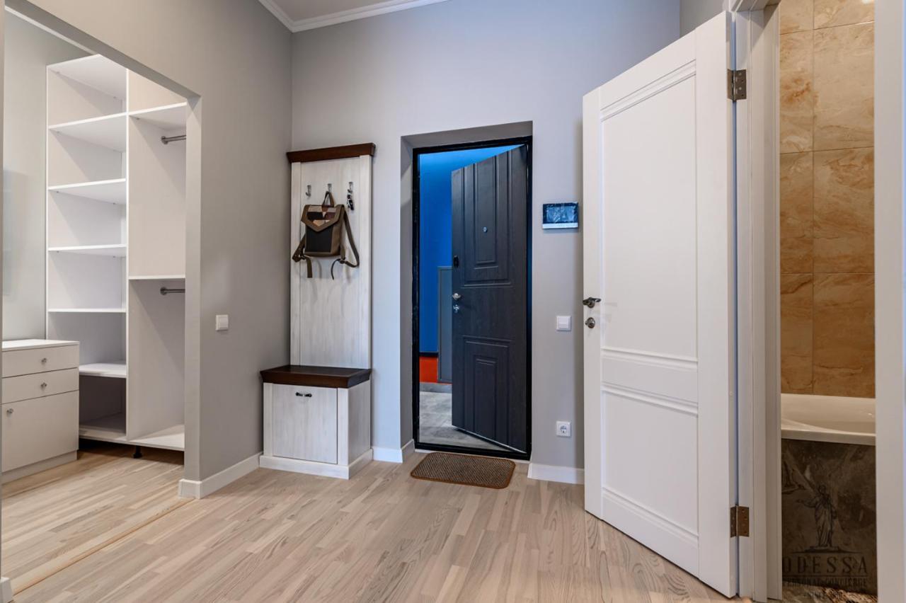 City Center New House Odessa Buitenkant foto