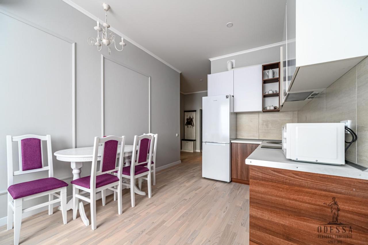 City Center New House Odessa Buitenkant foto
