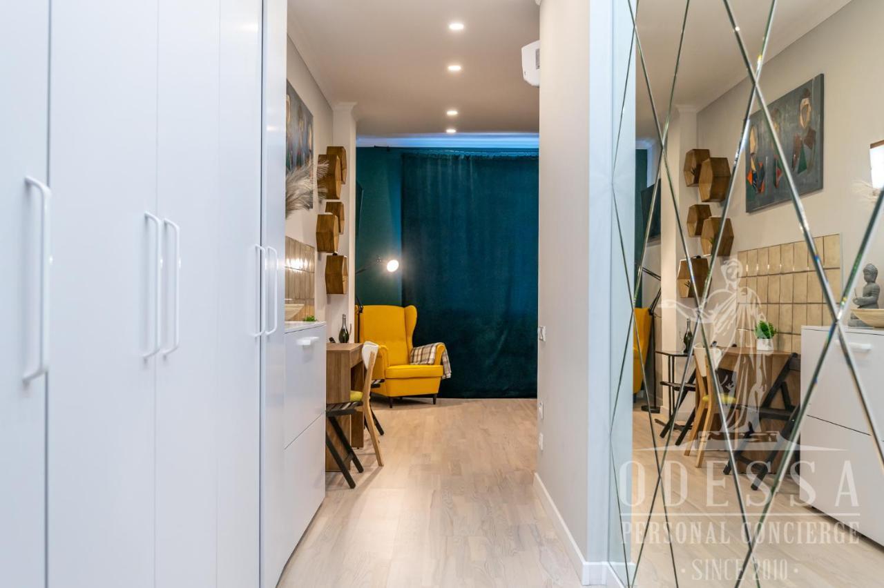 City Center New House Odessa Buitenkant foto