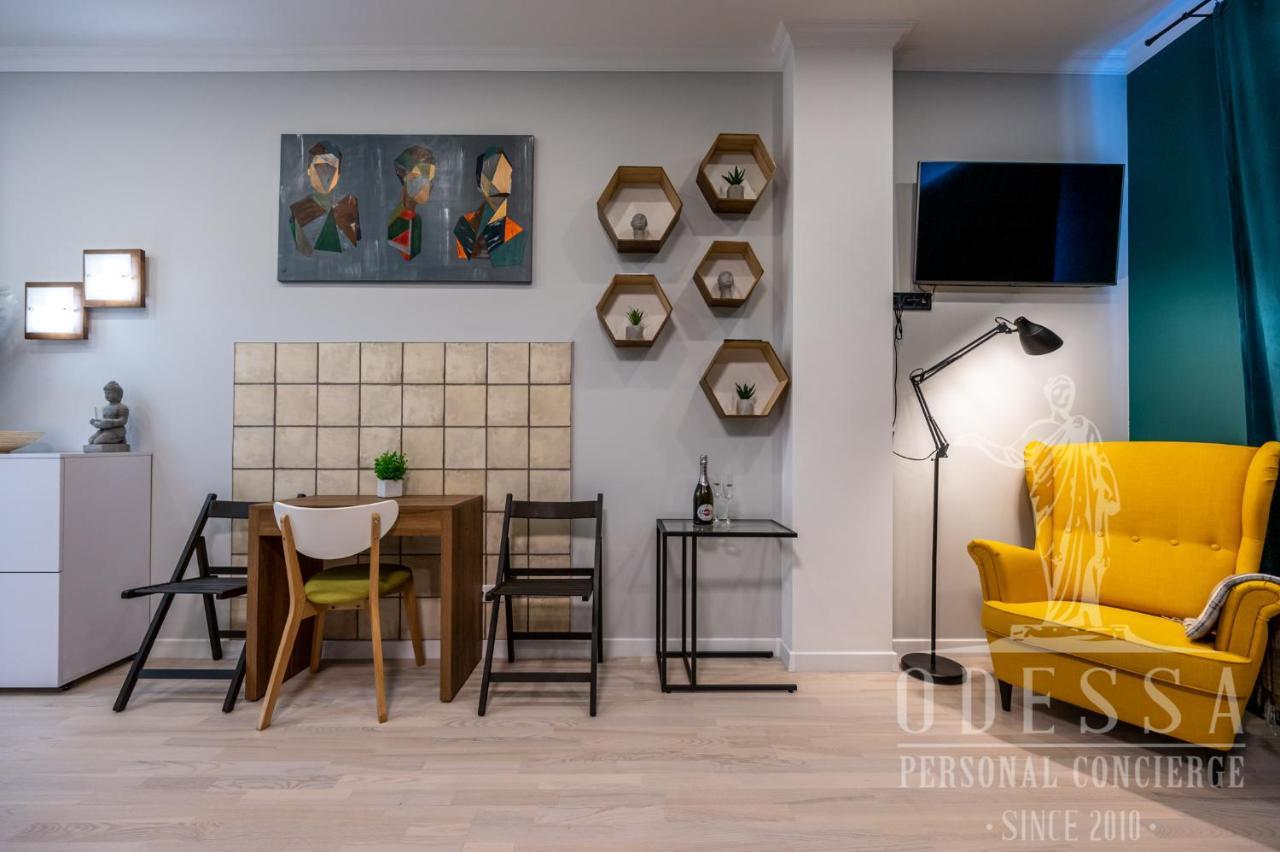 City Center New House Odessa Buitenkant foto